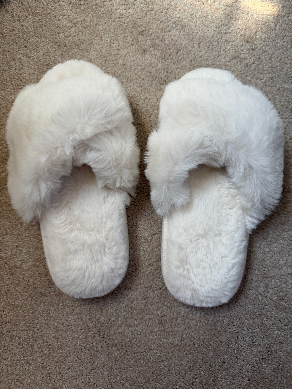 White fur slippers 8 Faux Fur Slipper bedrooms slippers faux fur NWOT